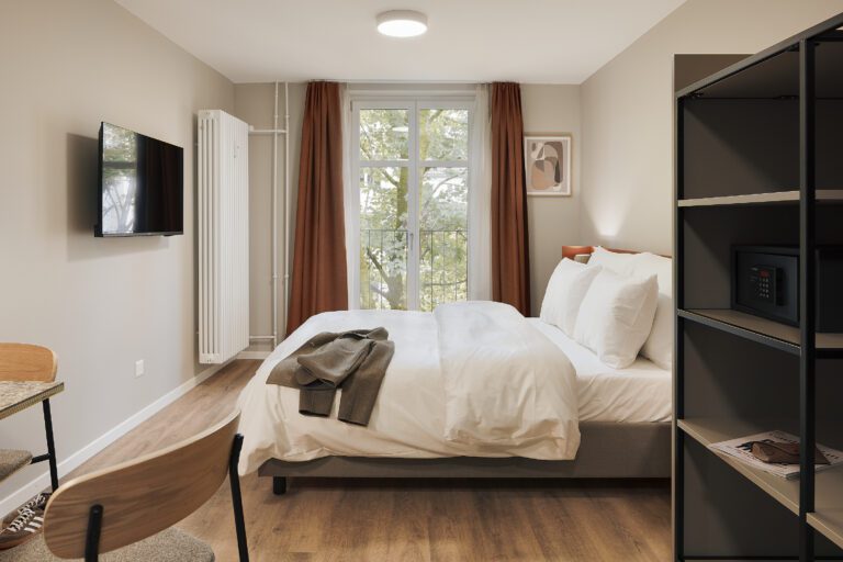 Studio Bett Blick Auf Fenster Edit Stay Sunday Hornergasse By Patrick Armbruster