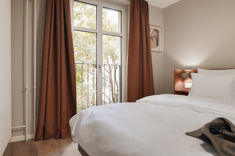 Studio Bett Mit Ausblick Edit Stay Sunday Hornergasse By Patrick Armbruster