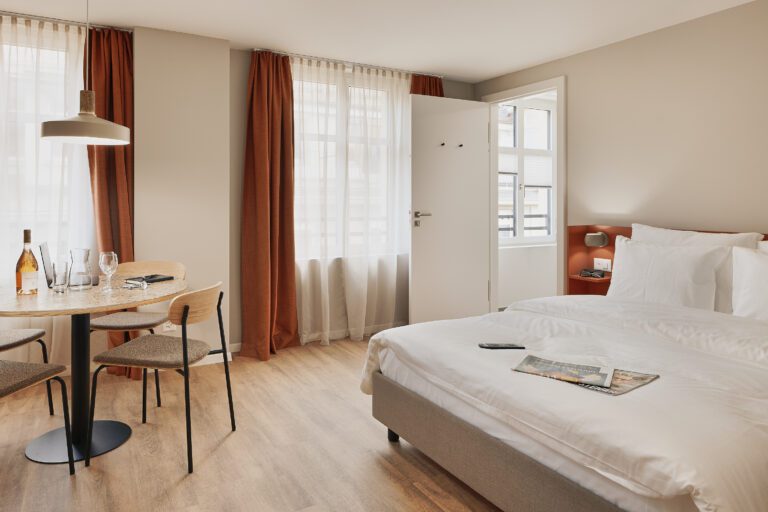 Studio Plus Tisch + Bett Edit Stay Sunday Hornergasse By Patrick Armbruster