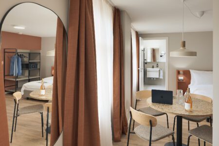 Studio Plus Tisch Mit Spiegelung Edit Stay Sunday Hornergasse By Patrick Armbruster