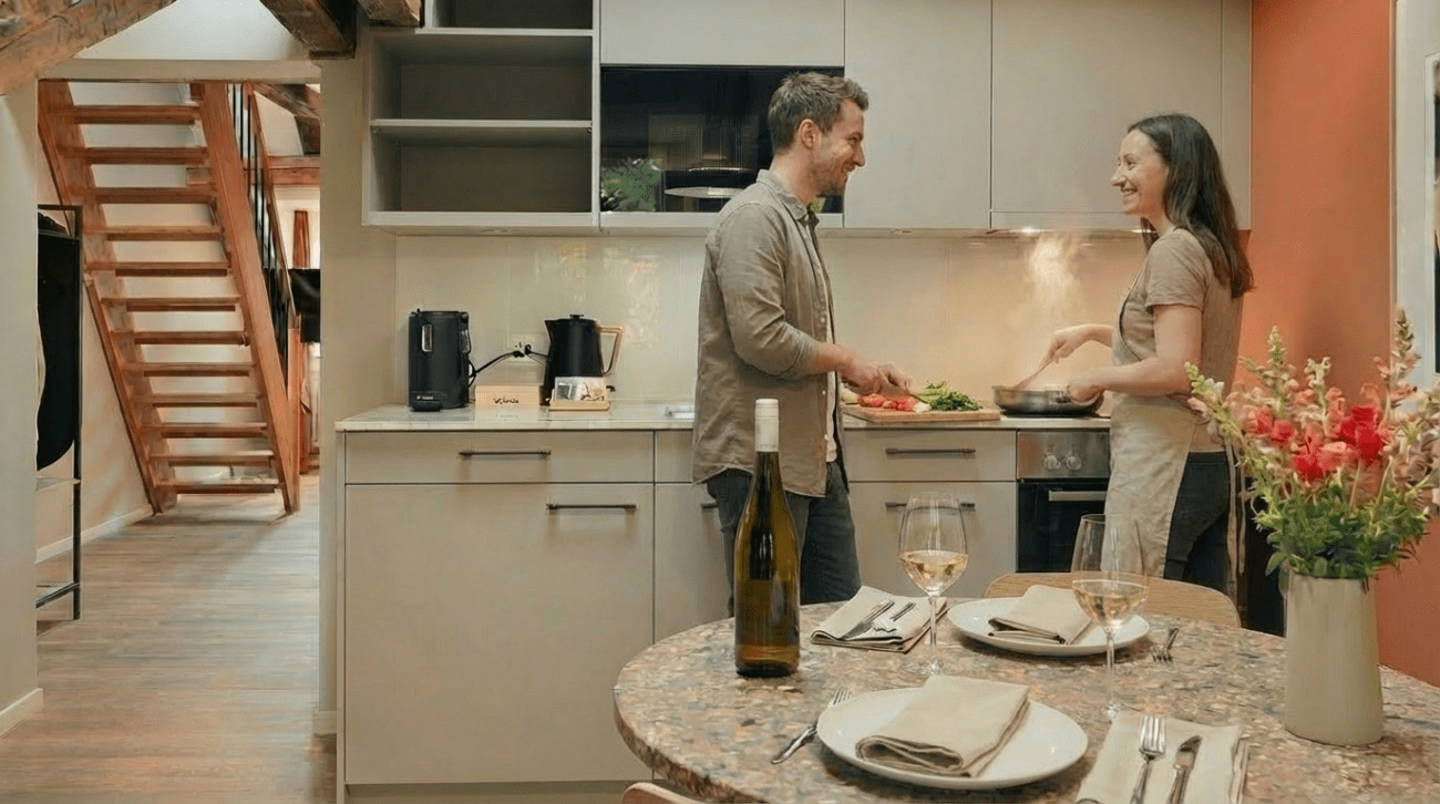 Paar Kocht Im Apartment